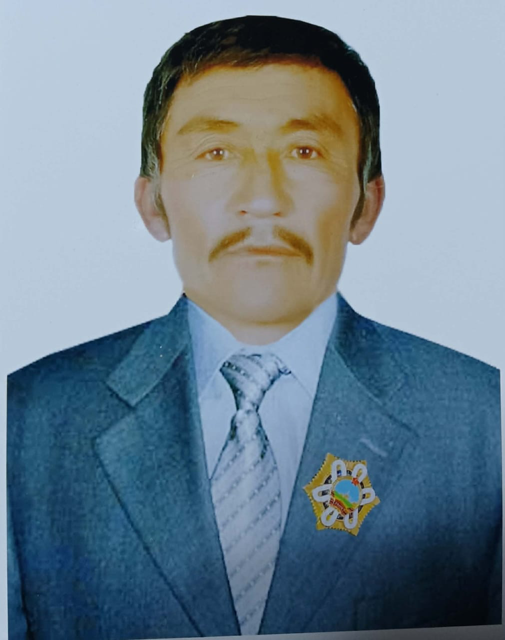 Қанағат әкелі Махаббат — автор